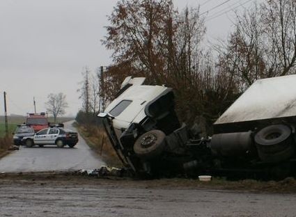 Dżwig, który miał wyciągnąć tira był za mały!