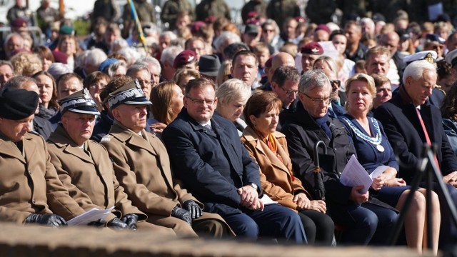 W uroczystościach wzięli udział przedstawiciele polskich władz cywilnych i wojskowych.
