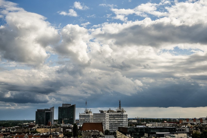 W piątek chłodno, temperatura 11 stopni Celsjusza,...