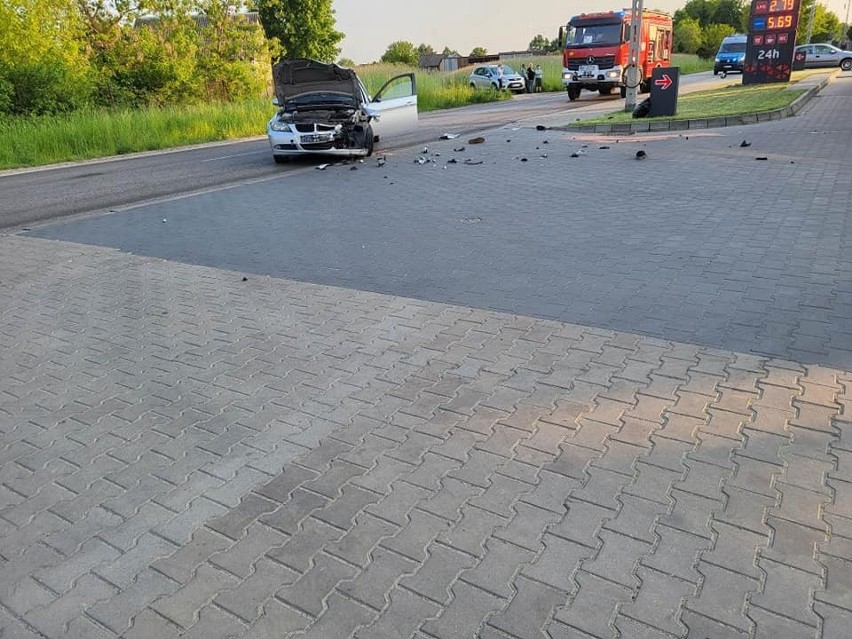 Groźny wypadek z udziałem motocyklisty w Jastrzębi. Kierowca jednośladu ranny po tym, jak samochód zajechał mu drogę