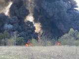 Gigantyczny pożar na terenach przemysłowych w Nowinach przy ulicy Perłowej [ZDJĘCIA, WIDEO]