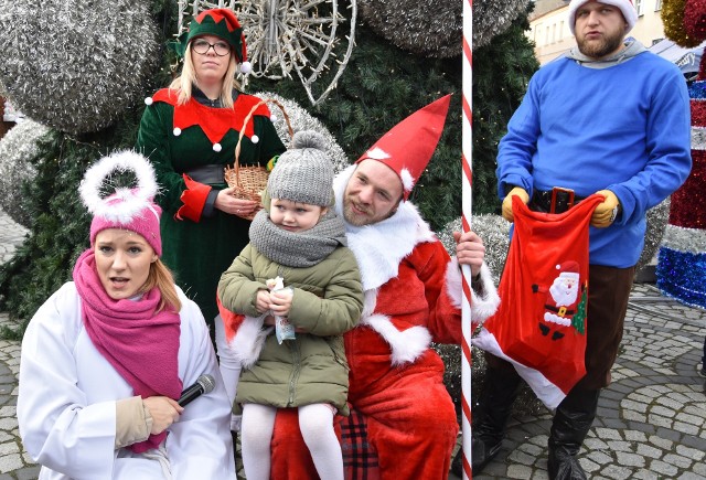 Mikołajki ma rynku w Nakle bez zabawy i tańców, ale ze św. Mikołajem