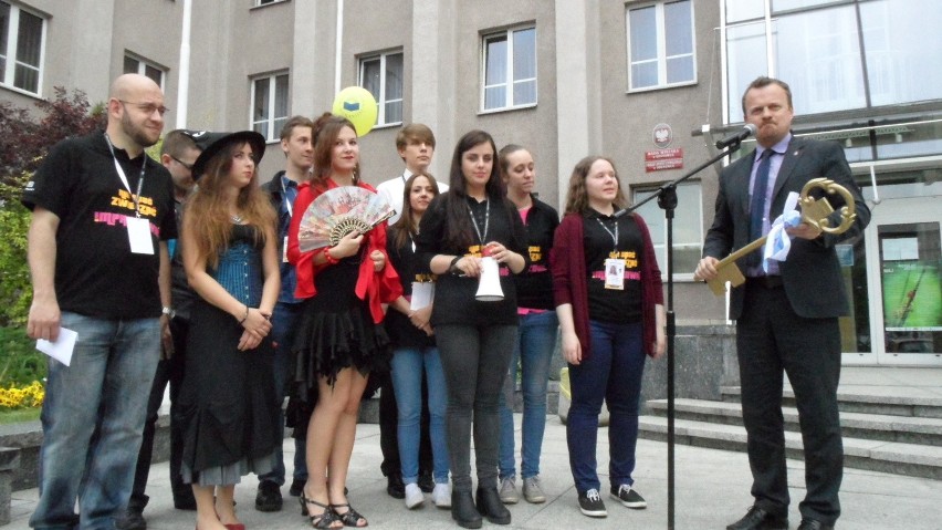 Juwenalia Zagłębiowskie 2015: Korowód studentów na ulicach...