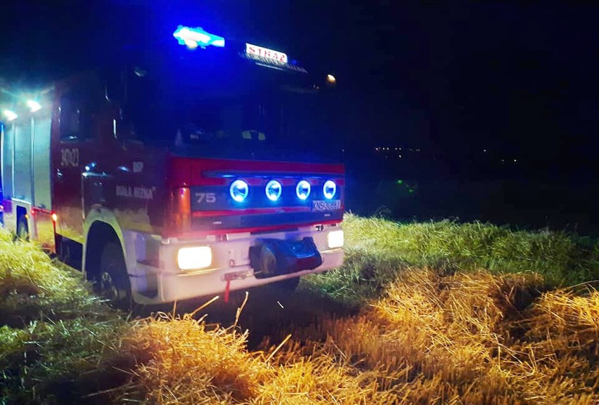 Gródek koło Grybowa. Nocny pożar gasiło 9 zastepów strażackich