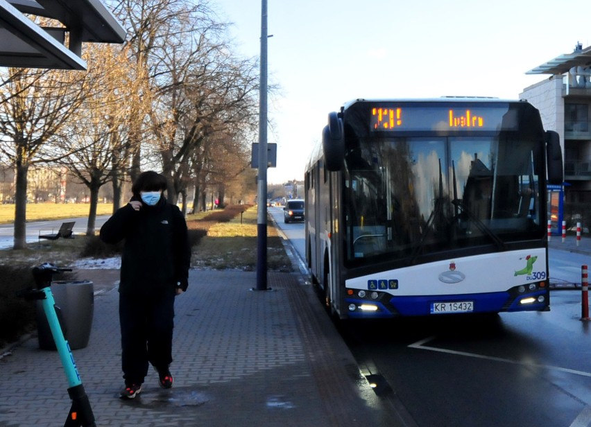 Kraków. Zmiany na ulicy Królowej Jadwigi w związku z jej remontem. Zobacz, które autobusy tamtędy nie pojadą [ZDJĘCIA]