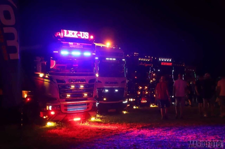 Pokaz oświetlenia na Master Truck Show w Polskiej Nowej Wsi.