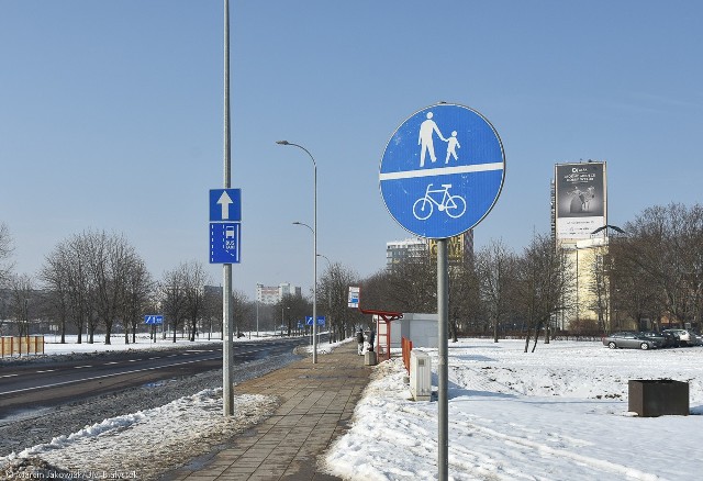 – Nowy chodnik ma być zbudowany na odcinku ul. Branickiego od ul. Geodetów do ul. Baranowickiej - mówi Anna Kowalska z Departamentu Komunikacji Społecznej w białostockim magistracie. – Wzdłuż niego będzie poprowadzona ścieżka rowerowa o długości 385 m. Kolejna ścieżka rowerowa, która powstanie w ramach inwestycji, będzie biegła przez ul. Piastowską, w rejonie placu Witolda Antonowicza (80 m długości). Pomiędzy ulicami J.K. Branickiego, Piastowską i Warszawską zostanie zbudowana pętla autobusowa.