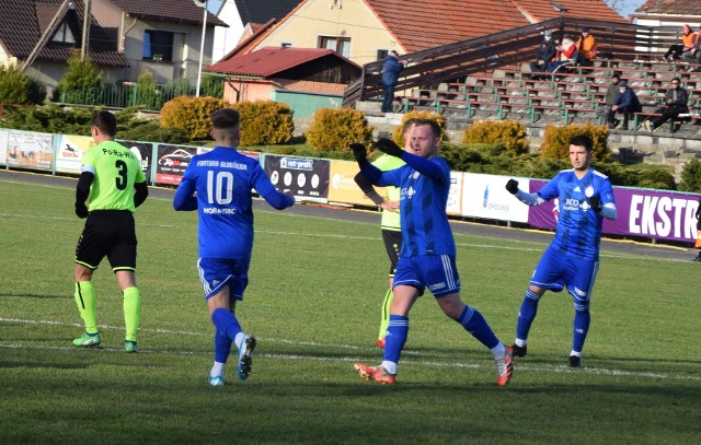 Za nami kolejne spotkania w 12 grupach opolskiej klasy B. Zobacz, jakie w miniony weekend padły rezultaty i jak prezentują się aktualne tabele.