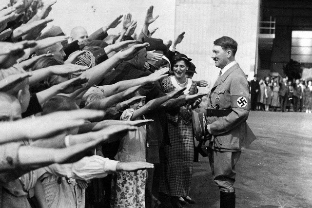 Po delegalizacji wszystkich partii z wyjątkiem NSDAP poparcie dla Hitlera wzrosło do 90 procent.