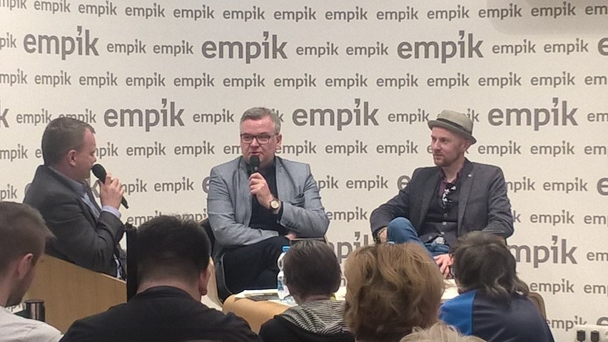 Artur Andrus w Empiku w Manufakturze. Dziennikarz, satyryk, piosenkarz promował swoją najnowszą płytę [zdjęcia]