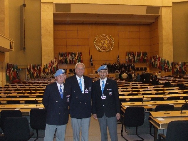 Edward Kowalewski (z prawej) był członkiem międzynarodowej delegacji.  