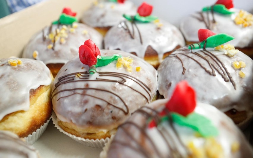 Tłusty czwartek. Prosty przepis na doskonałe pączki! Krok po kroku. Jak upiec pyszne pączki? Ile kalorii ma pieczony pączek? 