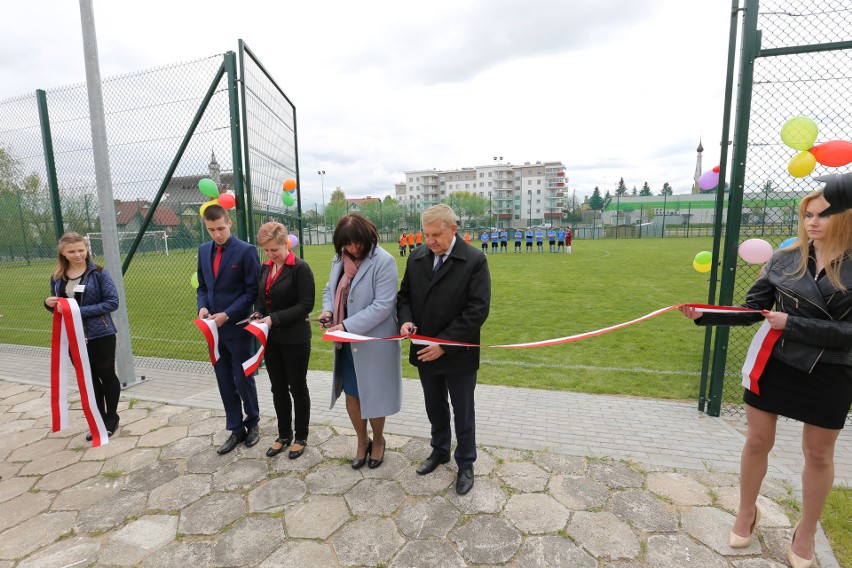 Pierwszy symboliczny strzał do bramki oddał prezydent...