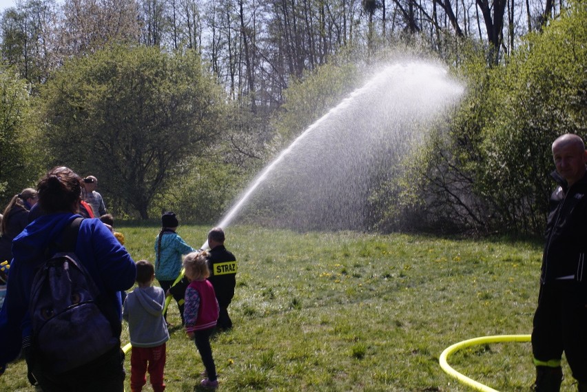 Poznań: Charytatywny piknik na plaży w Strzeszynku. Strażacy zbierali pieniądze dla potrzebujących dzieci