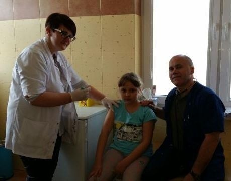 Doktor Dariusz Młodawski zachęca rodziców 13-letnich dziewcząt, by ich córki skorzystały z darmowych szczepień.