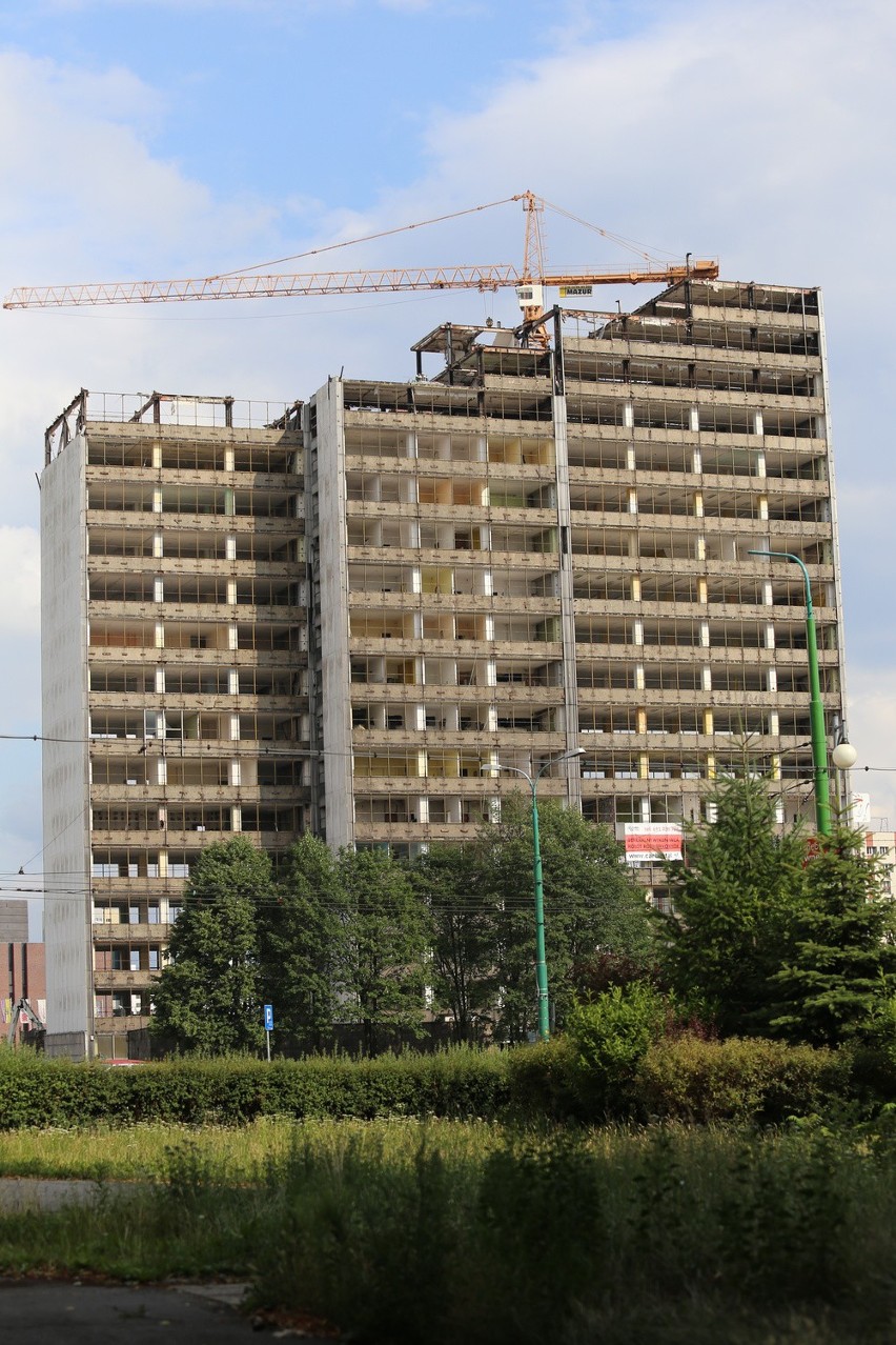 Wieżowiec DOKP w Katowicach znika w oczach