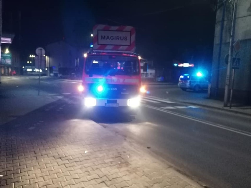 Pożar w Zawierciu przy ulicy Aptecznej. Trzy osoby trafiły do szpitala ZDJĘCIA