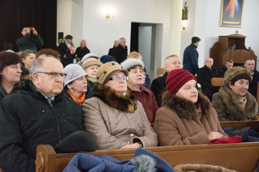 Koncert kolęd w kościele w Domaszowicach. Wspólna modlitwa i radosne śpiewanie [WIDEO, ZDJĘCIA]