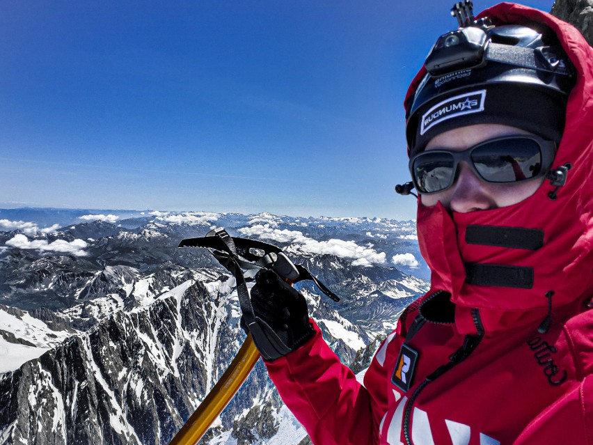 Adrian Socha, strażak z Podkarpacia, zdobył Mont Blanc. Wyprawę dedykował podopiecznym fundacji "Dorastaj z nami" [ZDJĘCIA]