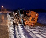 Łódzkie: Wypadek piaskarki! ZDJĘCIA. Trudne warunki dały się we znaki wszystkim