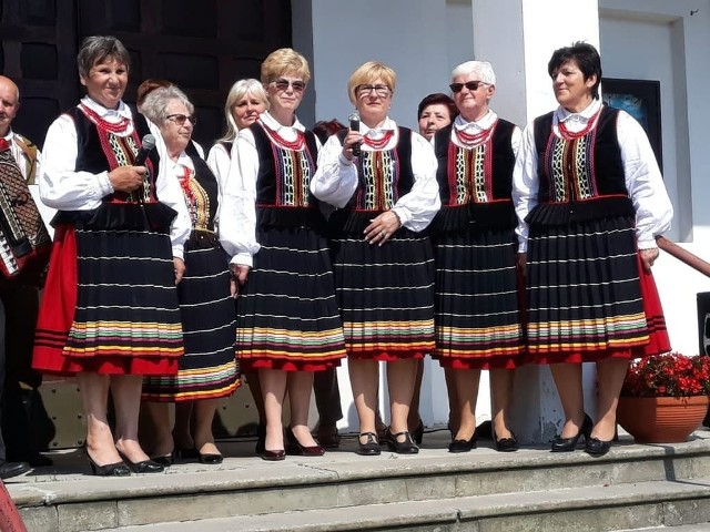 Lidia Rokita (pierwsza z prawej) jest prezesem Koła Gospodyń Wiejskich w Jasieńcu Górnym.