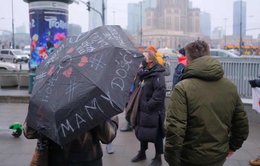 Strajk Kobiet, rolnicy, przedsiębiorcy. "PiS do dymisji". Kolejna antyrządowa manifestacja na ulicach Warszawy [ZDJĘCIA]