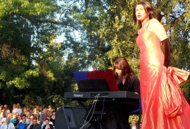 Agnieszka Olszewska (sopran) śpiewała już wcześniej w Grudziądzu m.in. podczas Lata na Starym Mieście, w koncercie w Ogrodzie Botanicznym.