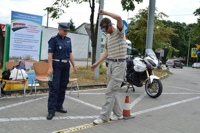 Jak widzi pijany kierowca. Działania Policji w ramach kampanii: Nigdy nie jeżdżę po alkoholu (zdjęcia)