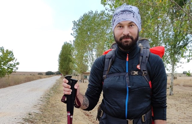 Emil Durasiewicz z Radomia ma do przebycia 800 kilometr&oacute;w. Celem jego wędr&oacute;wki jest zebranie 800 wpłat dla chorych na chłoniaka.