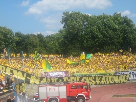 Ostanie spotkanie Górnika z GKS-em Katowice sprawiło, że na stadionie pojawił się nadkomplet widzów.