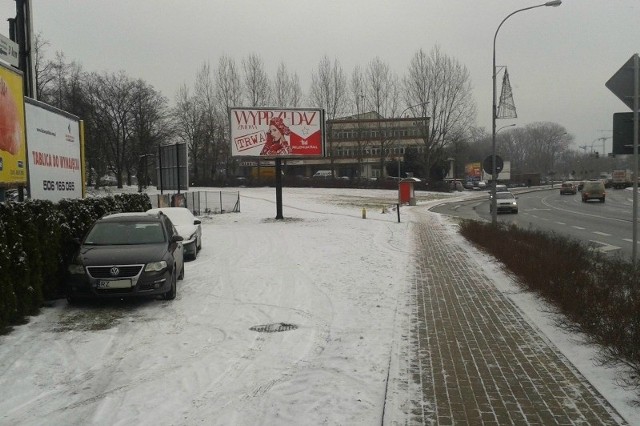 Dziki parking między ul. Szopena a "trasą zamkową".
