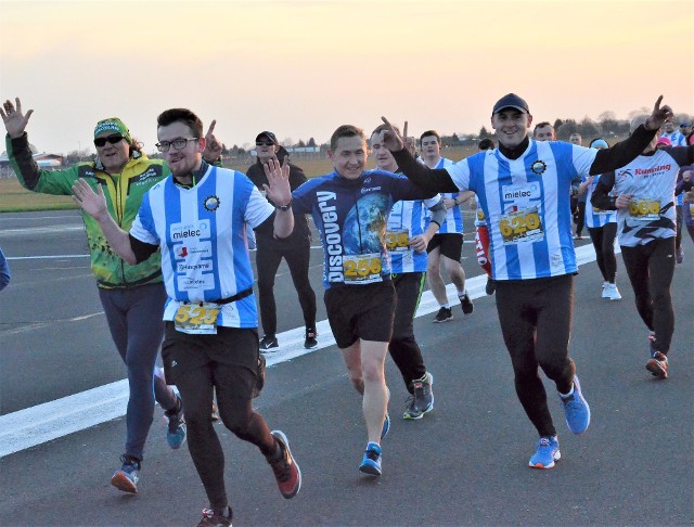 Prawie 700 osób wzięło udział w Biegu 80-lecia Stali Mielec. Bieg odbył się na mieleckim lotnisku, a trasa liczyła 6,5 km. Na metę najszybciej dobiegł Jacek Żądło z Mielca.