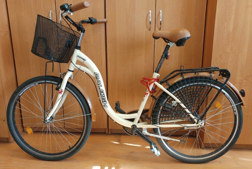 rower damski, typu holenderskiego, koloru beżowego marki...
