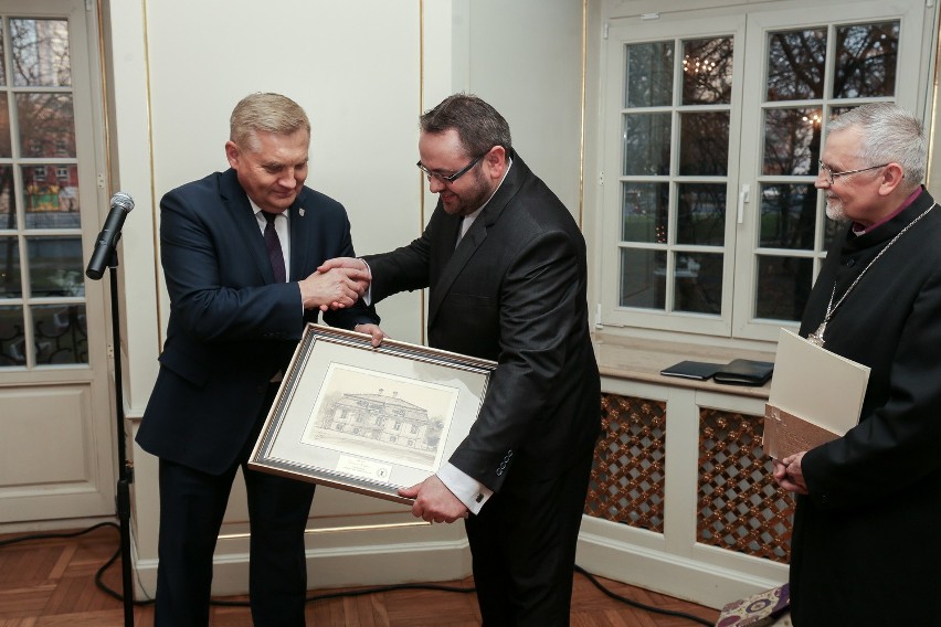 Z okazji jubileuszu prezydent Białegostoku wręczył ks....