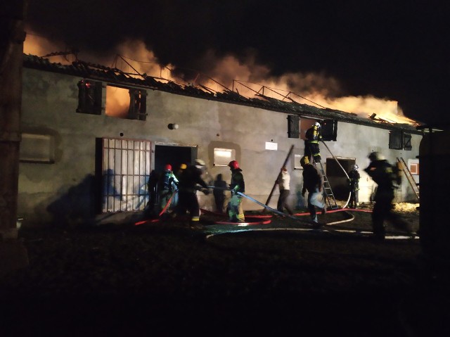 Pożar budynku gospodarczego w Wawrowicach rozpoczął się w poniedziałek, 28 grudnia ok. g. 21