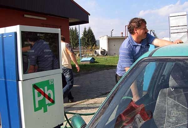 Ceny na innych stacjach PKN Orlen: Sanok, ul. Lipińskiego, etylina 95 - 4,12 zł, olej napędowy - 3,95 zł; Sanok, ul. Krakowska,  - 4,14 zł, 3,95 zł; Krosno, ul. Bieszczadzka, 4,05 zł, 3,95 zł; Brzozów, ul. Rzeszowska, 3,99 zł, 3,97 zł