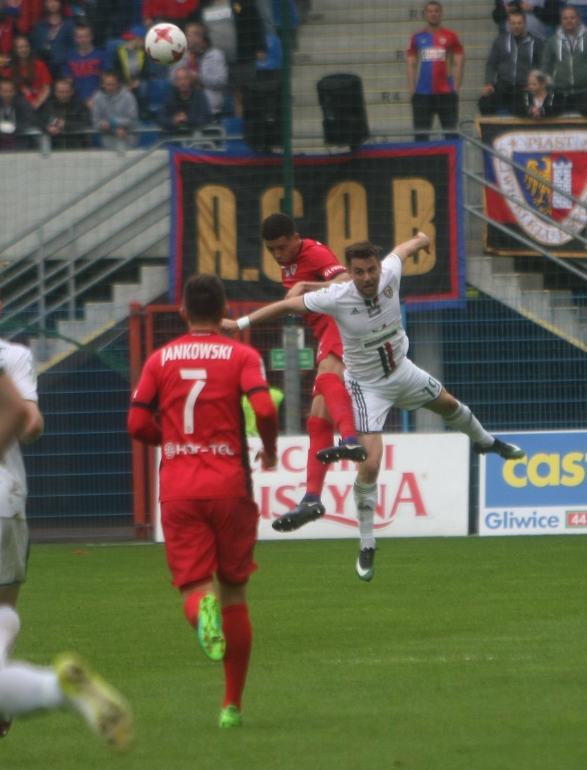 Piast Gliwice - Śląsk Wrocław 2:0. Kibice Śląska wyszli ze stadionu RELACJA + ZDJĘCIA + OPINIE