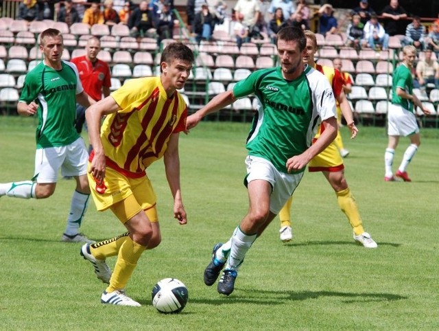 W sobotę Wierna Małogoszcz zagrała w Kielcach mecz kontrolny z Koroną. Dobrze zaprezentował się w nim Piotr Pawłowski (z prawej).