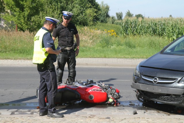 Samochód potrącił motocyklistę