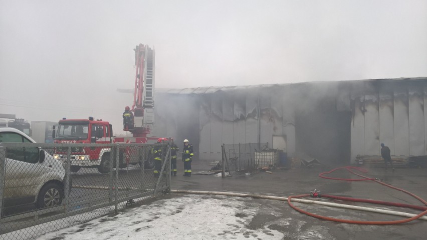 Pożar hali w Niepołomicach