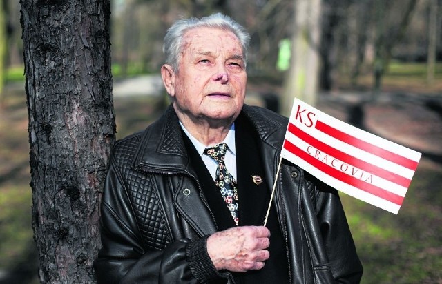 Mieczysław Kolasa grał w Cracovii w  latach 1947-1957. W I lidze zaliczył 86 spotkań, zdobył w nich trzy bramki. W II lidze rozegrał 38 meczów