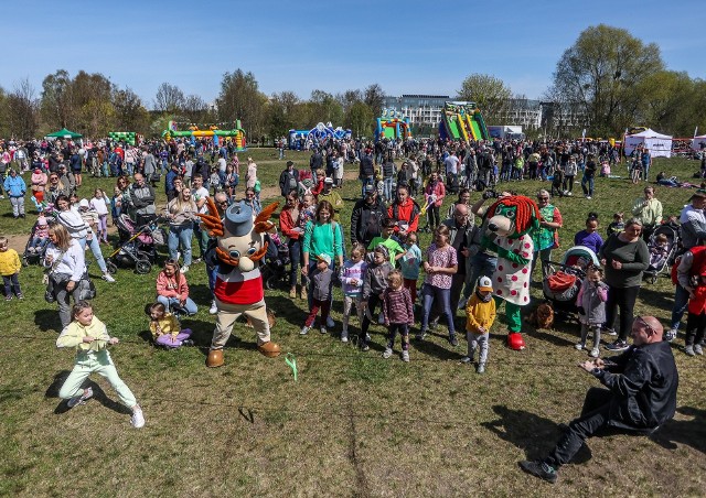 Majówka w Sopocie. Tłumy ludzi spędziło czas w centrum Sopotu. Zobaczcie, co się działo i co jeszcze czeka mieszkańców i turystów. ZDJĘCIA