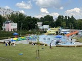 Letnia pływalnia i kąpielisko w Częstochowie już otwarte. Przygotowano moc atrakcji. Na odwiedzających czekał m.in. wodny tor przeszkód