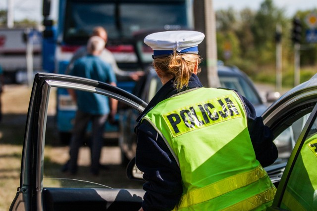 Nieustalony dotąd kierowca pojazdu wymusił pierwszeństwo i zbiegł z miejsca zdarzenia