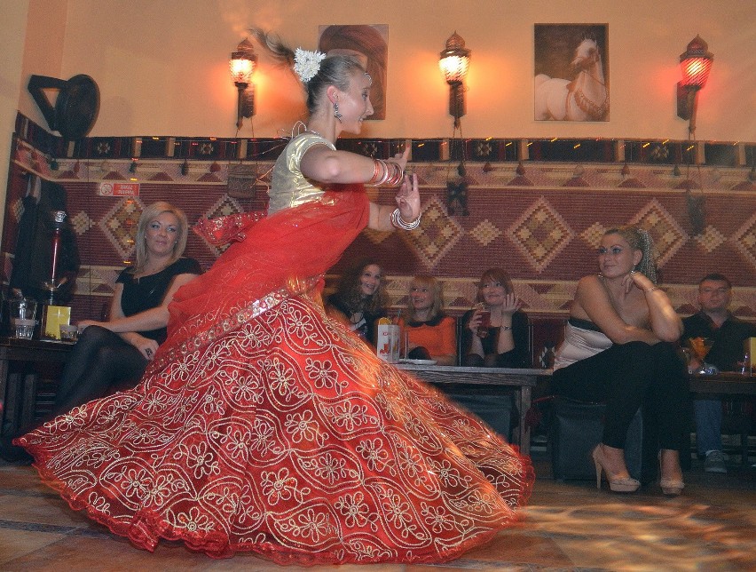 Zmysłowe tancerki brzucha i bollywood tańczyły na Piotrkowskiej [ZDJĘCIA+FILM]