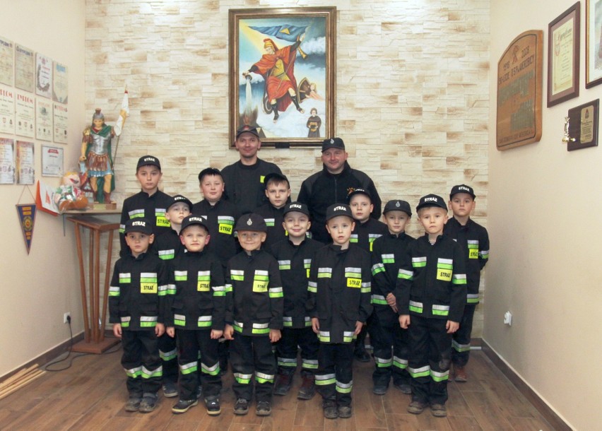 Jednostka Ochotniczej Straży Pożarnej w Wierzbicy - tam nawet czterolatki uczą się jak ratować innych. To już rodzinna tradycja