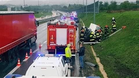 Seria wypadków w powiecie krakowskim. Potrącona piesza wpadła pod kolejne auto