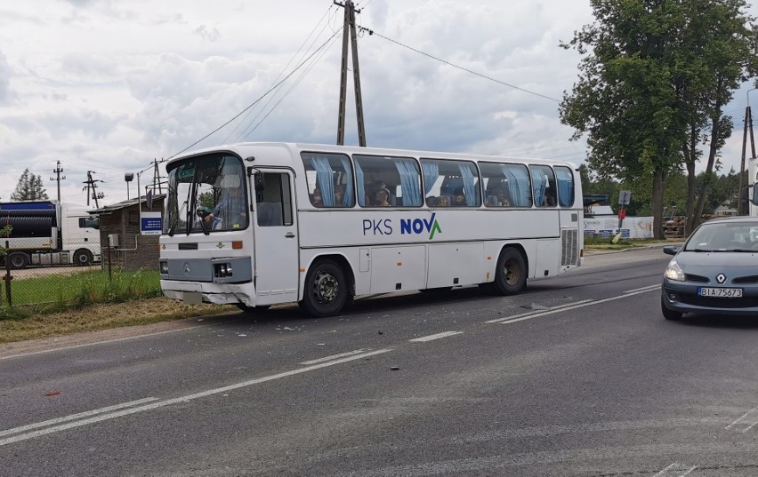 Kuriany. Wypadek autobusu PKS Nova. Żołnierz pomagał...