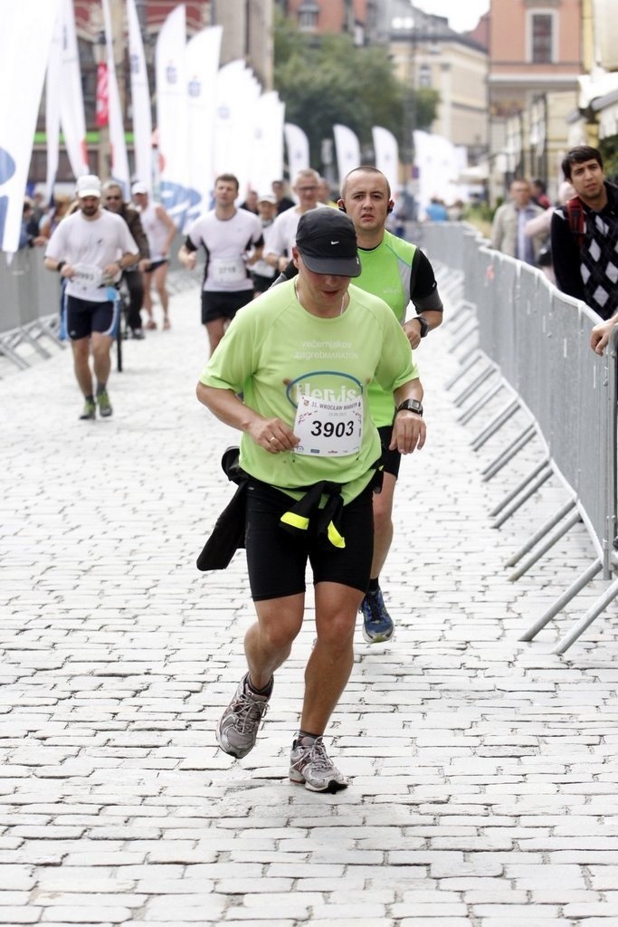 Maraton Wrocław - ZDJĘCIA - zawodnicy z numerami 3801 - 4000