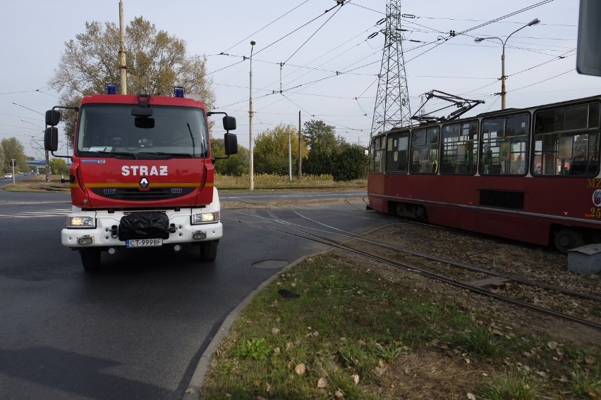 Wykolejony tramwaj po zderzeniu z autobusem na ulicy Wschodniej. Są ranni